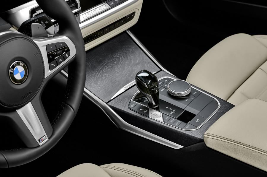 Детали интерьера BMW 330i Touring M Sport (G21) 2019 года  (WW) (фото 18 из 93)